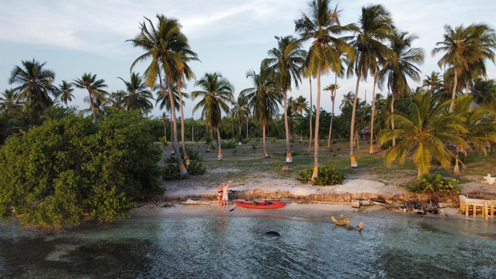 Santa Lova Eco-Hostel Isla Tintipan Tintipan Island Exterior photo